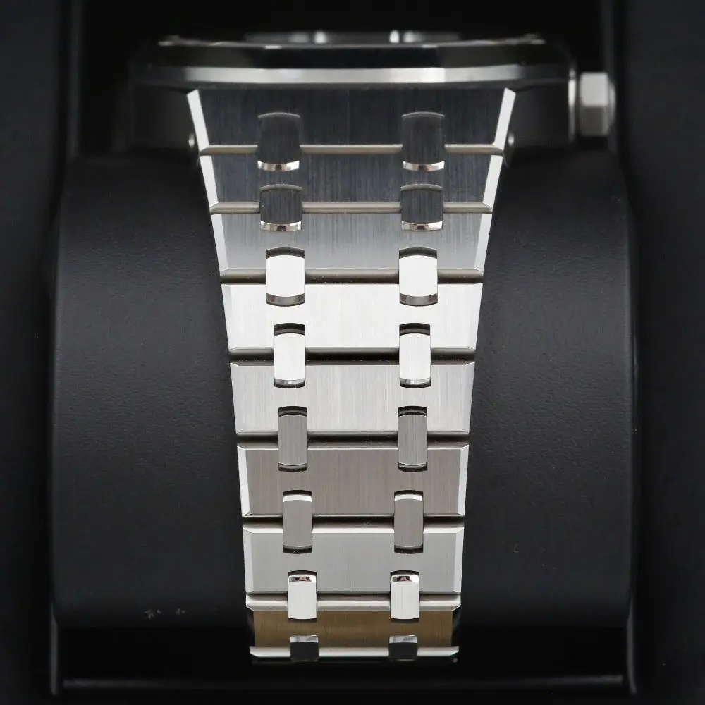 Audemars Piguet Royal Oak 15510ST Green Dial 50th Anniversary Year: 2022 - Image 3