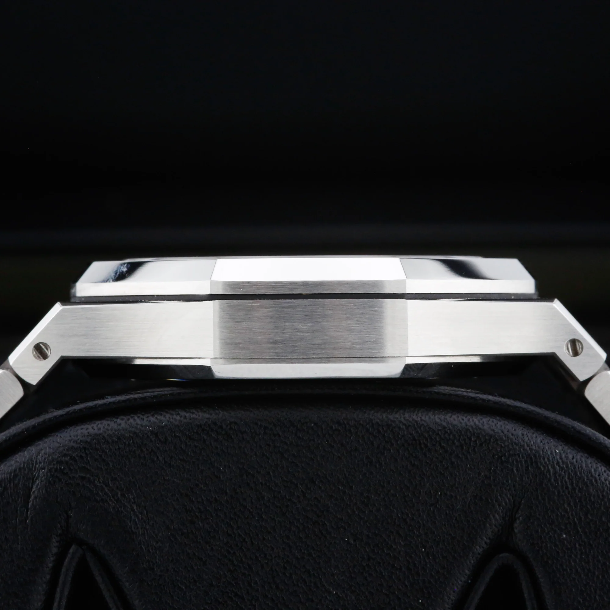 Audemars Piguet Royal Oak  15500 Black 41mm Unworn 2022 Complete Set - Image 3