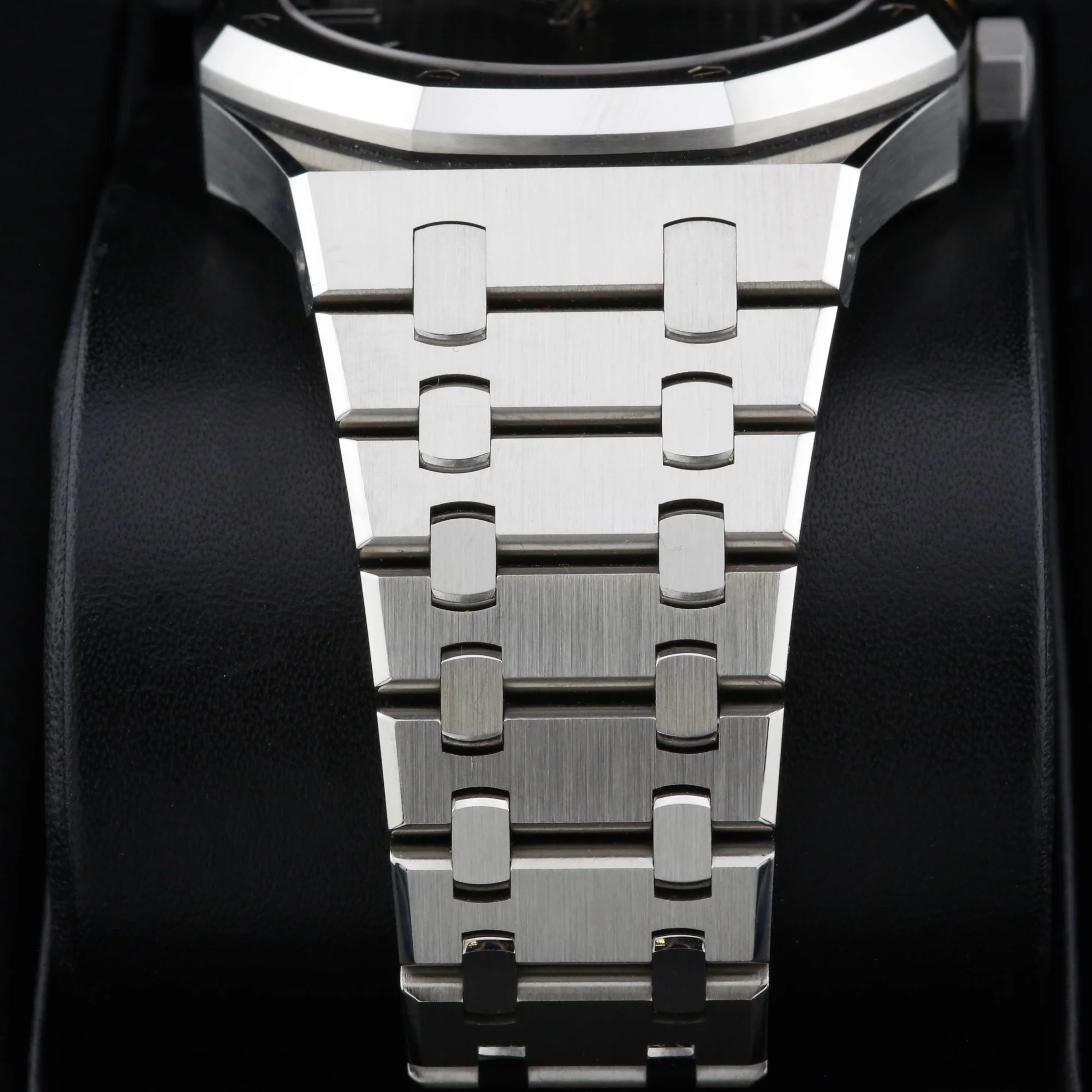 Audemars Piguet Royal Oak  15500 Black 41mm Unworn 2022 Complete Set - Image 6