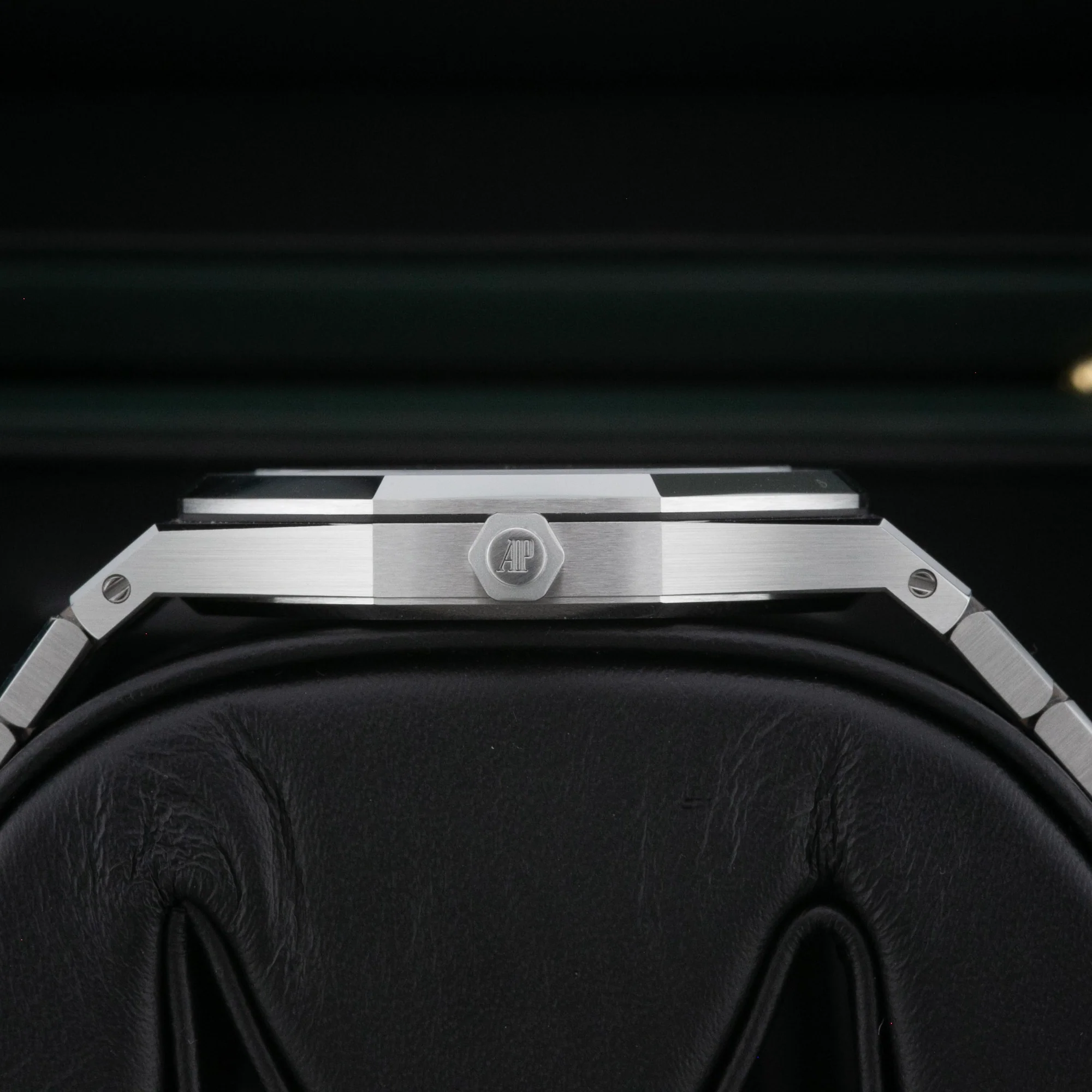 Audemars Piguet Royal Oak Blue Dial 16202 Year: 2025 - Image 5