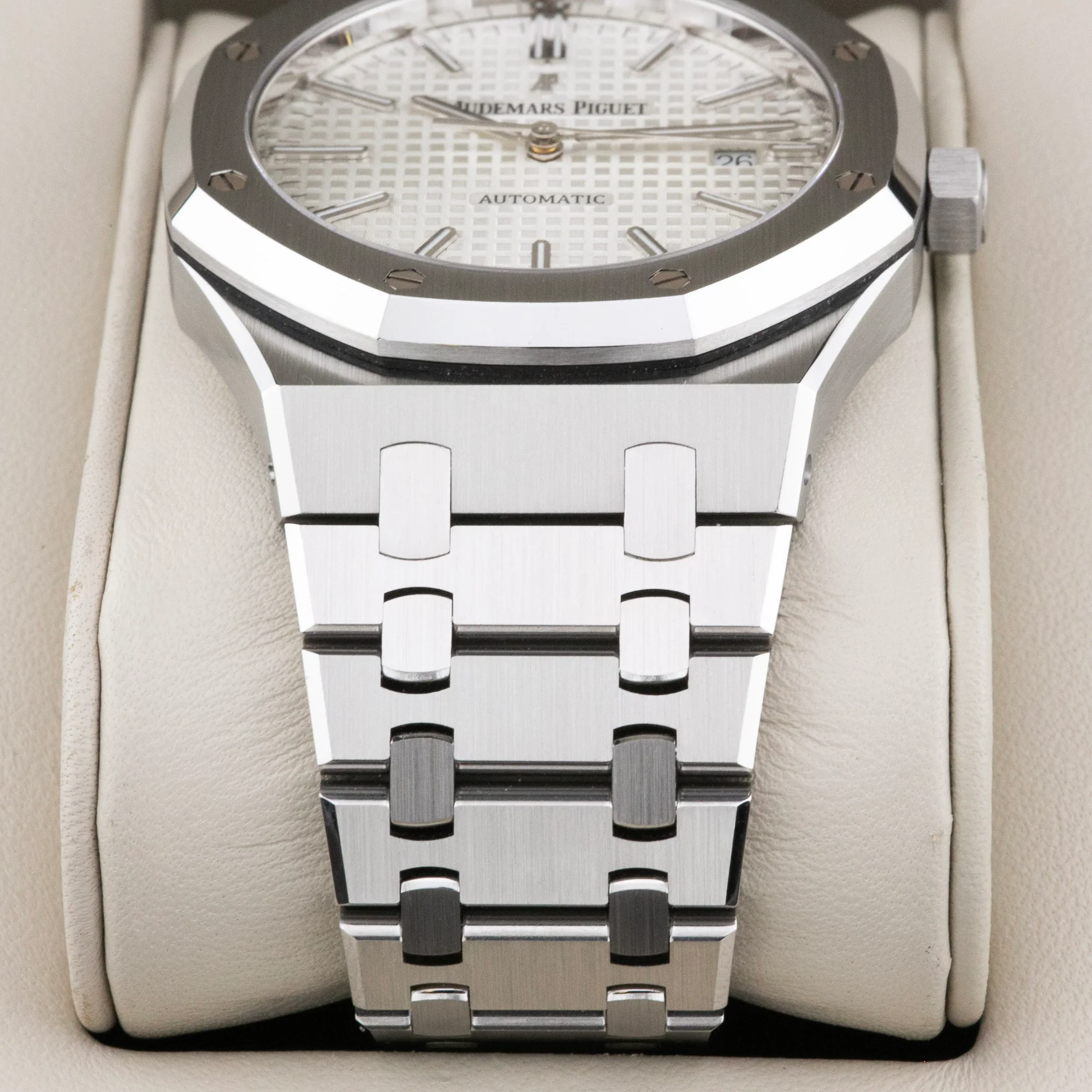 Audemars Piguet Royal Oak  15400ST  Silver 41mm Unworn 2013 Complete Set - Image 3