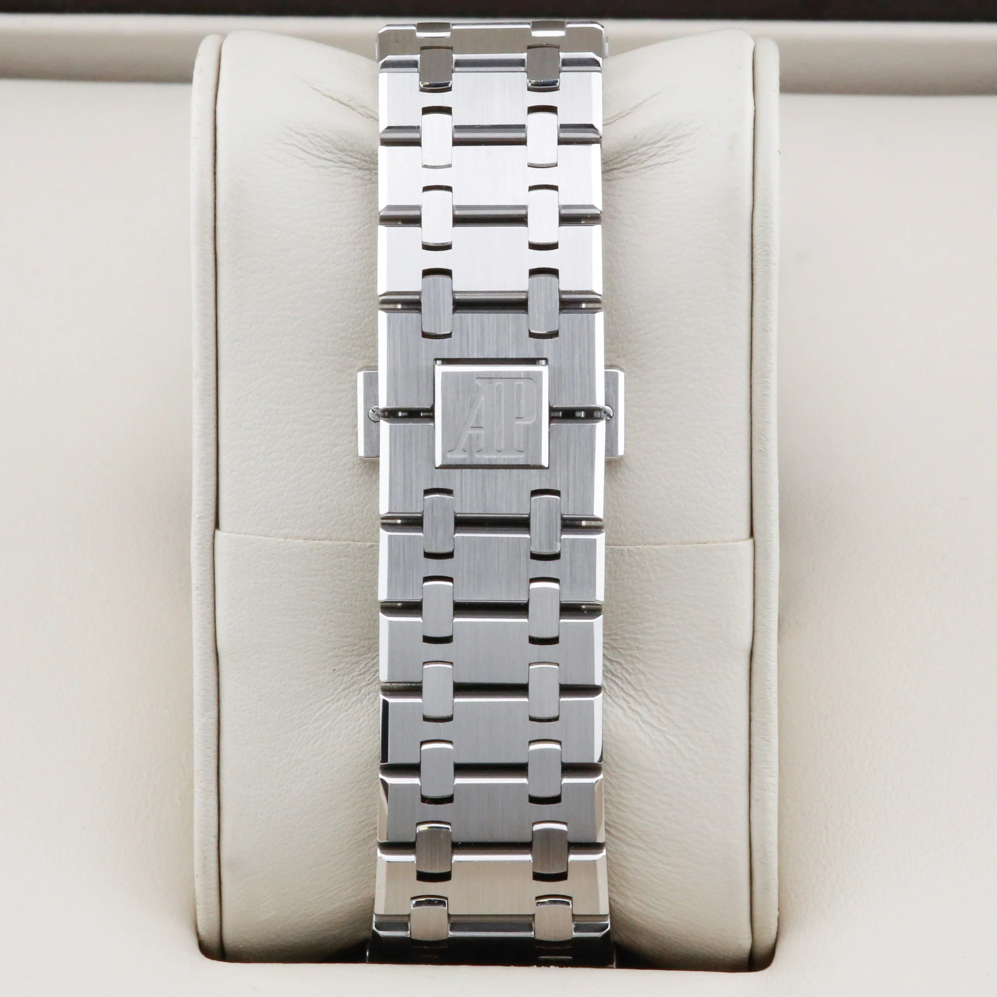 Audemars Piguet Royal Oak  15400ST  Silver 41mm Unworn 2013 Complete Set - Image 7