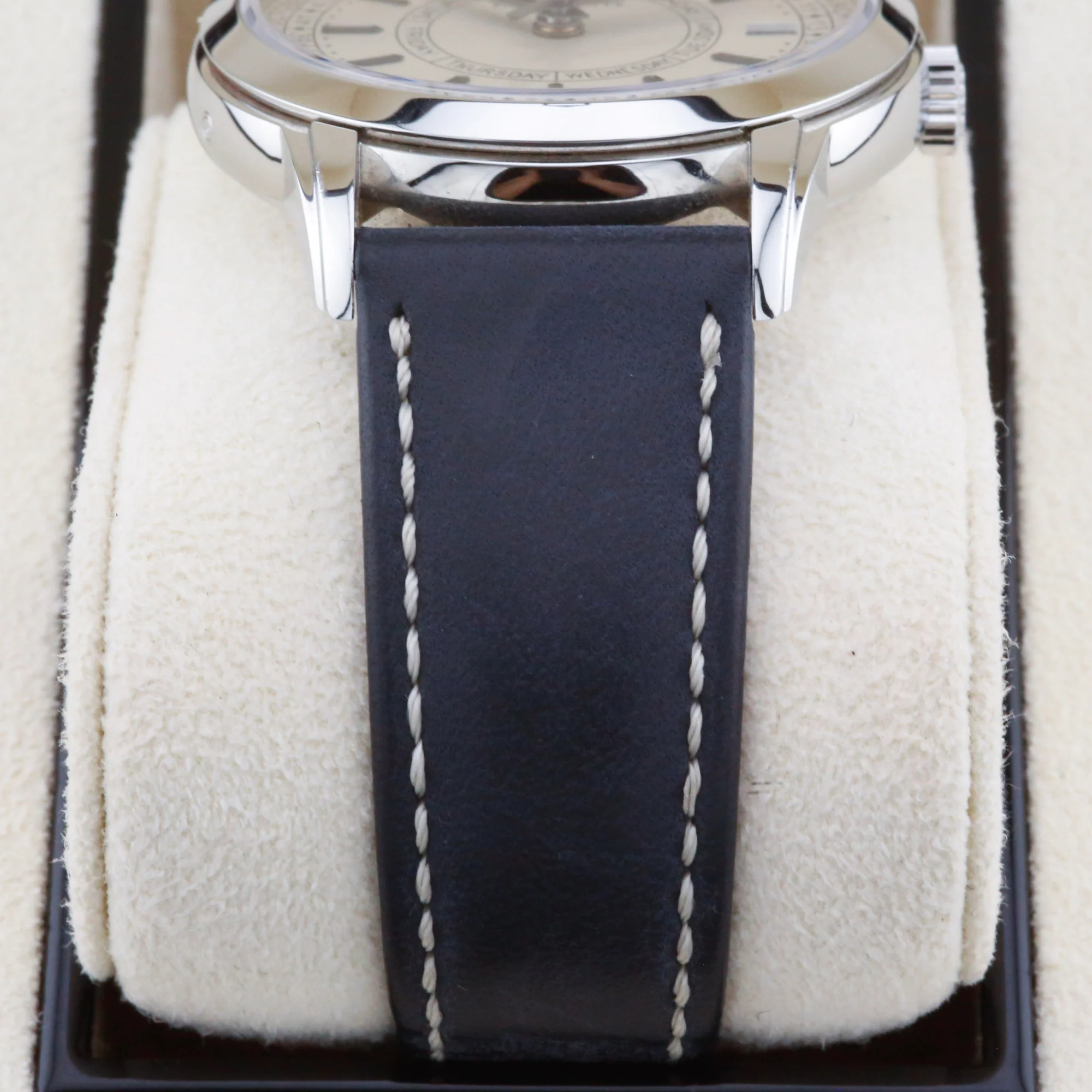 Patek Philippe Calatrava White Dial 5212A-001 Year: 2023 - Image 5