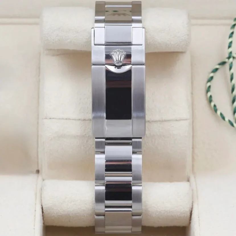 Rolex GMT  116710BLNR Batman 40mm Unworn 2017 Complete Set - Image 6